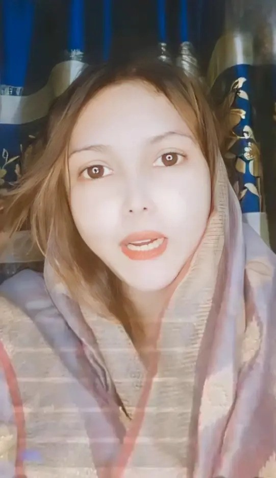 Desi Hijabi Girl Strips Nude, Shows Big Boobs, Wet Pussy & Peeing Live