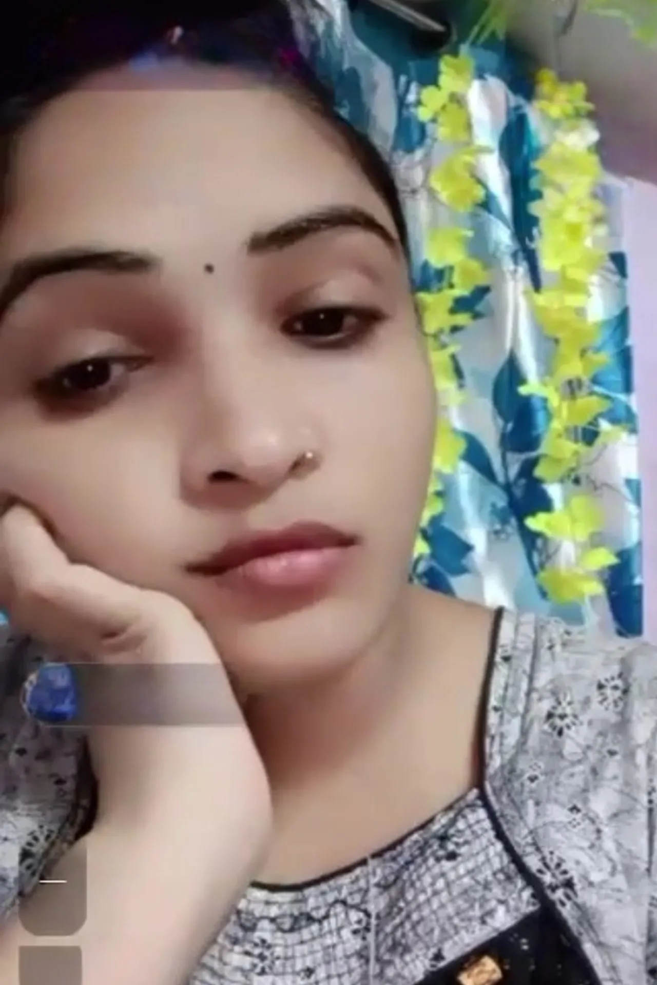 Sunshine, South Indian Bhabi, Showing Boobs & Pussy on Chamet Live With Face