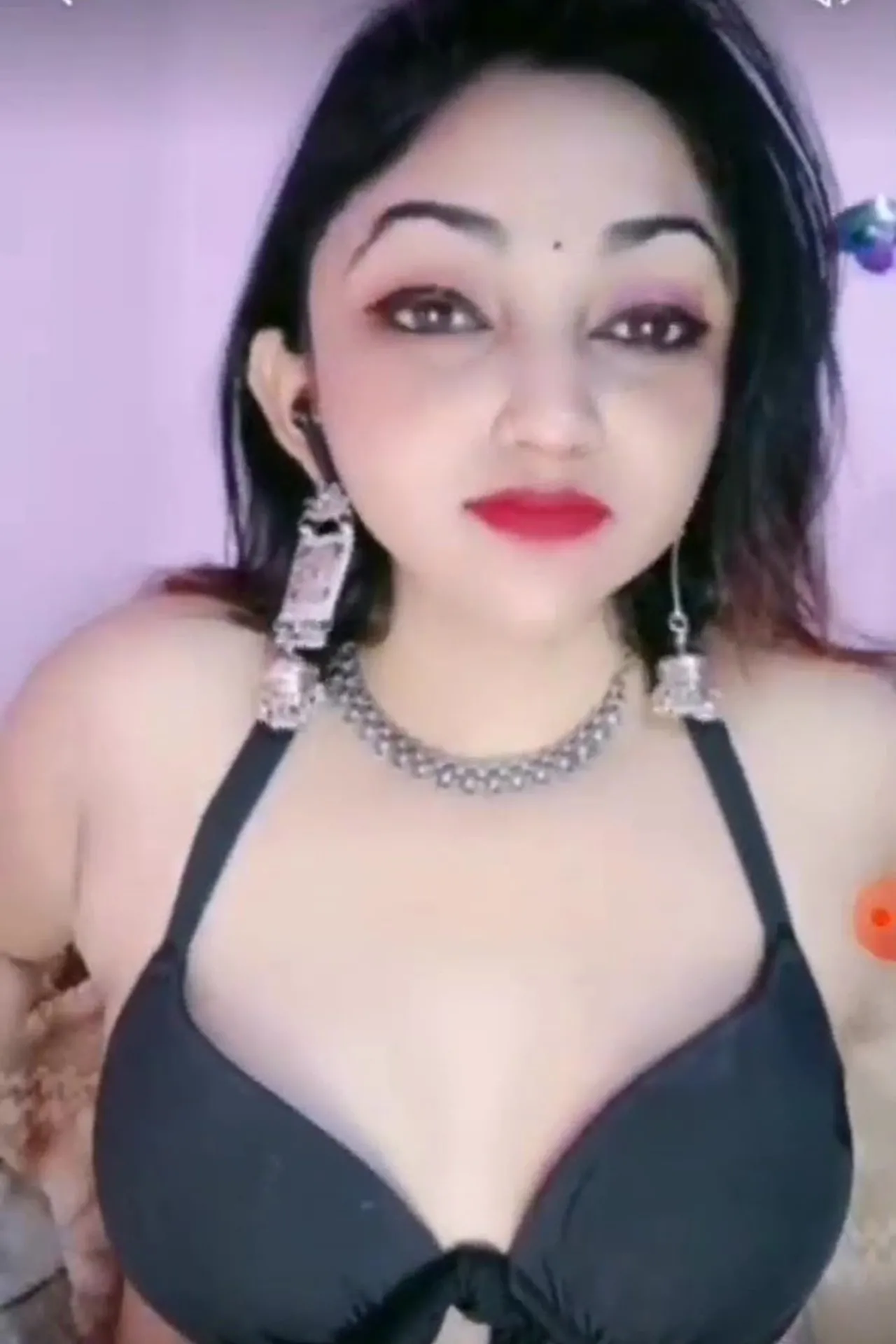 Famous Riya Queen Masturbating and Showing Ass On Tango Live