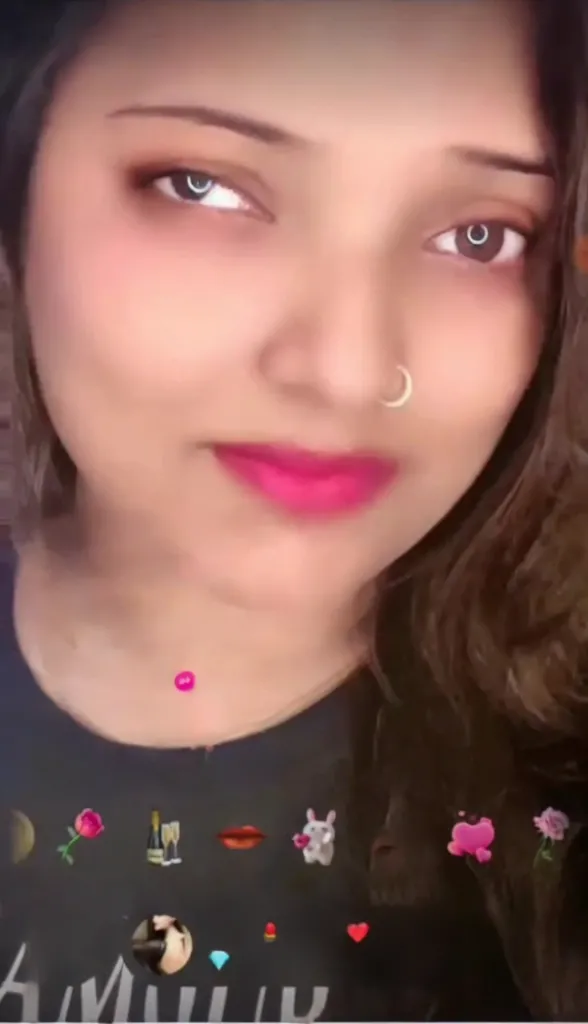 Sweet Smily Queen Live Tango 121 Showing Boobs