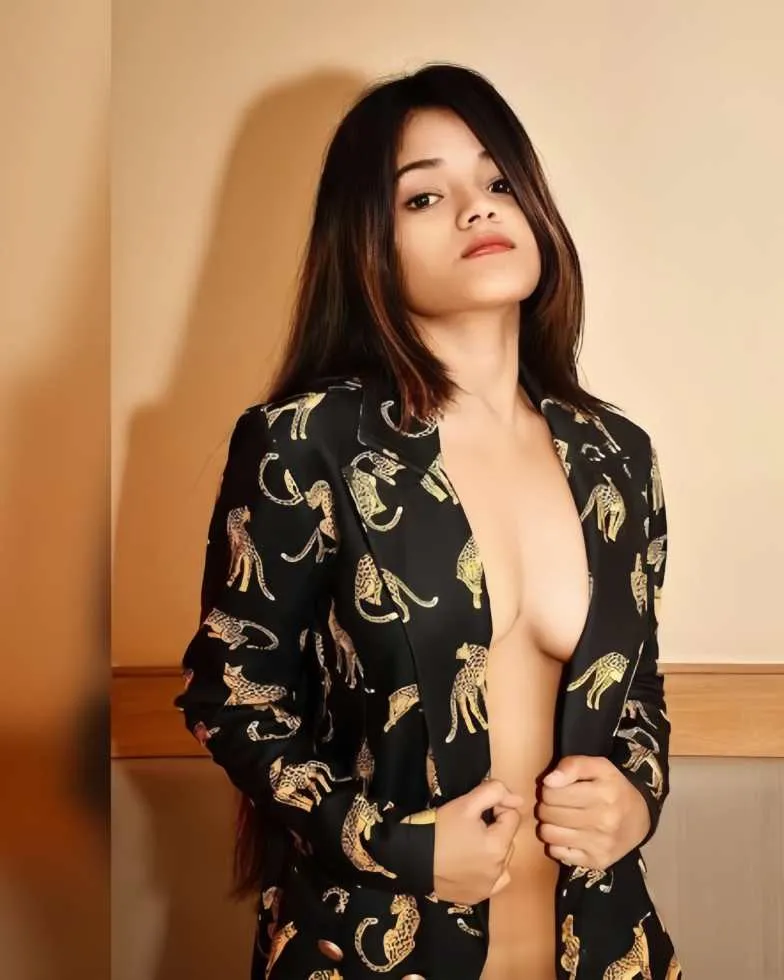 Slim Sexy Model Amaira Roy Full Nude Hot Dancing in Haseeno Ka Deewana Song Sexy Round Boob Teasing