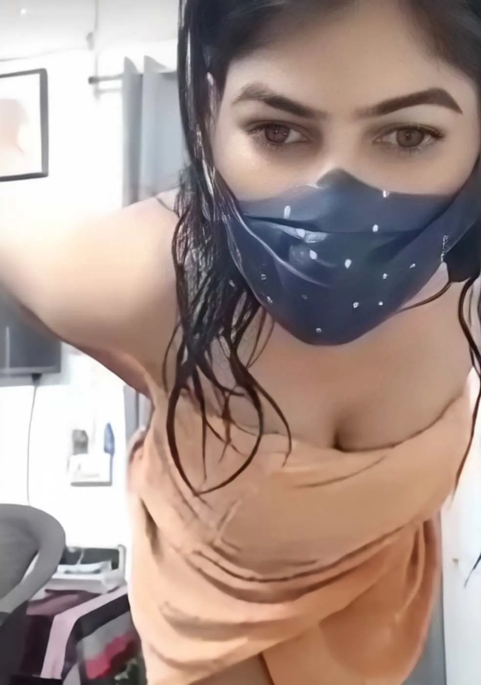 Bhabhi nude Towel Showing Pussy on Tango