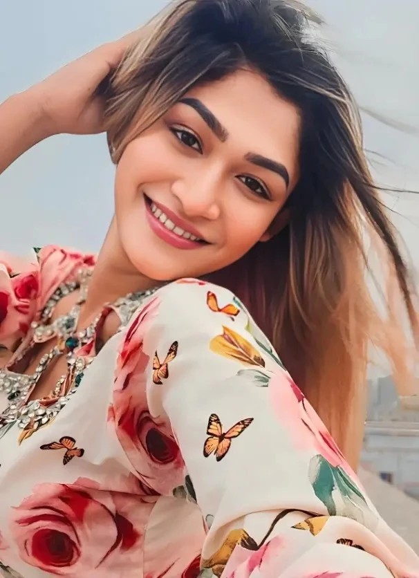 🥵Famous Insta Model Latest Most Exclusive Viral Stuff Total 5 VIDEO'S Showing Pressing B00bs with Full Face Hot Expressions💦!! 🥵🔥