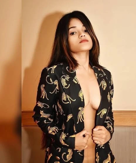 Hot Model Amaira Roy Showing Her Beautiful Round Boobs