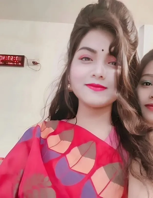 😍Beautiful Desi Girl Unzipping Bra and Showing her Boobs Pics Compilation🥵💦