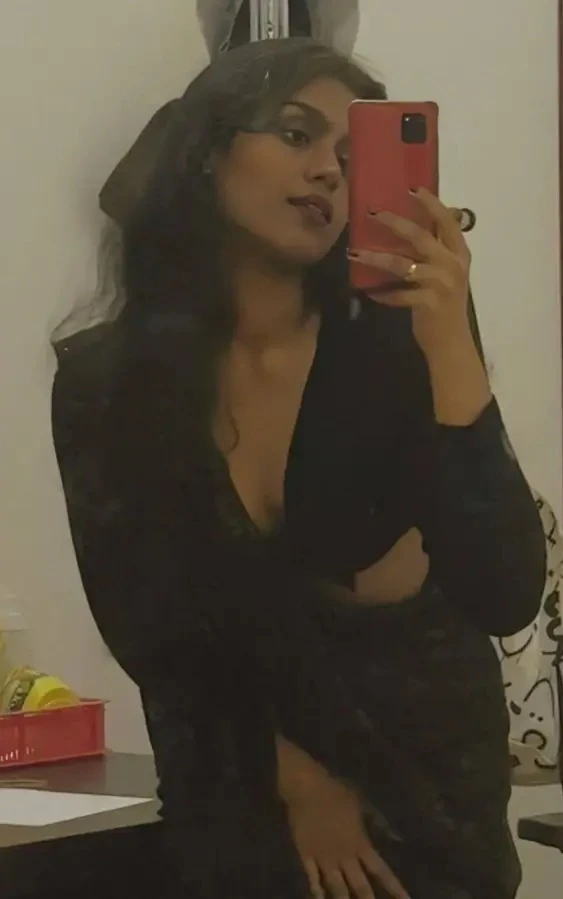 😍Extremely Gorgeous Slim Girl Stripping off her Saree Rubbing her Pussy🥵💦