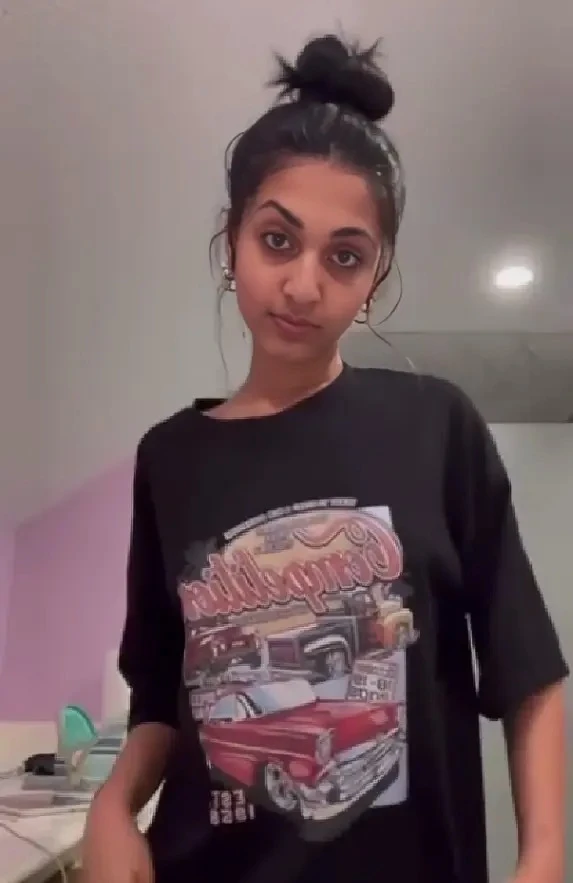 😍Beautiful GF Stripping Full Nude Showing her Boobs and Pussy Making Cute Expressions🥵