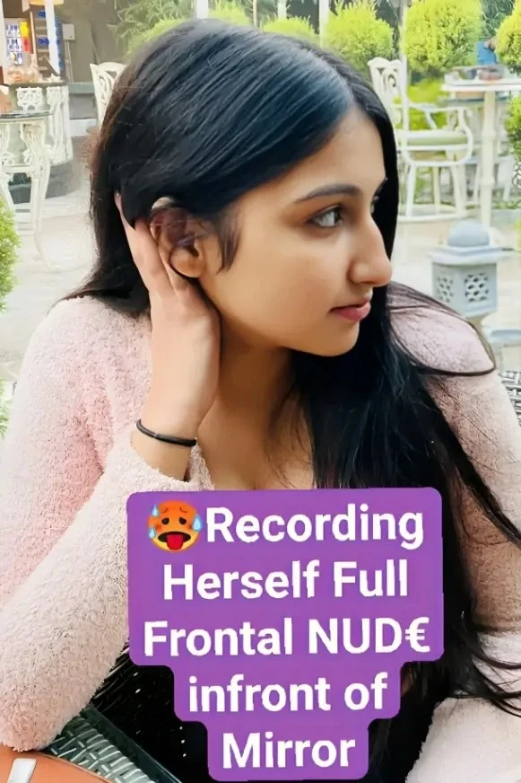 🥵Beautiful Desi Girl Snapchat Exclusive Total 4 Video's Recording herself Full Frontal NUDE infront of Mirror💦!! Don't Miss🥵🔥