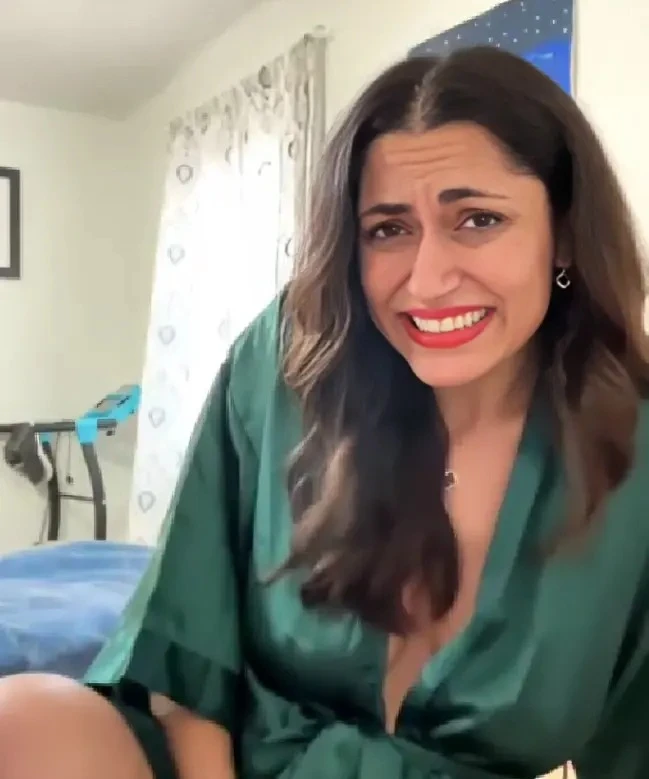 😍PersianQueen18 Stripping Full Nude using Vibrator Hottest Expressions🥵💦