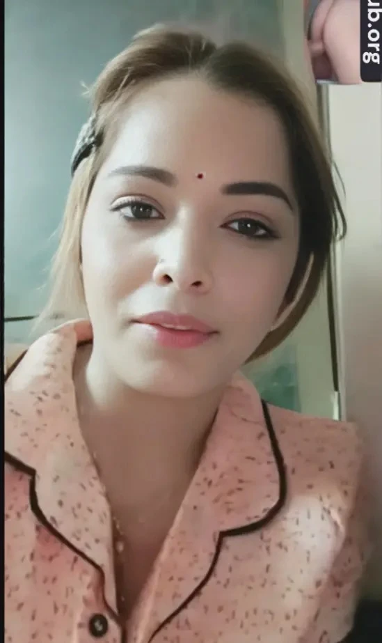 😍Extremely Beautiful Babe Nude Video Changing her Top Showing her Boobs and Pussy🥵💦