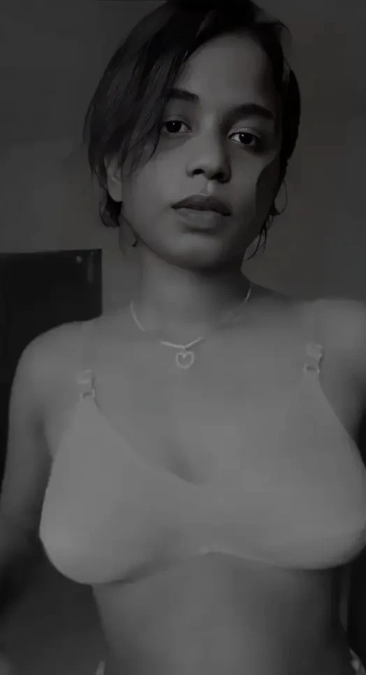 😍Sexy Dusky Babe with 🍒Natural Boobs Nipples Squeezing 8 Clips